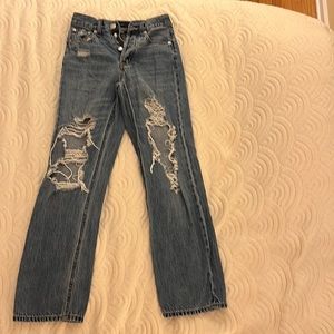 Women’s size 00, 90’s baggy high rise ripped jeans